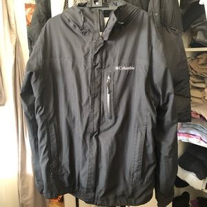 Men’s Columbia Waterproof Windbreaker- size L